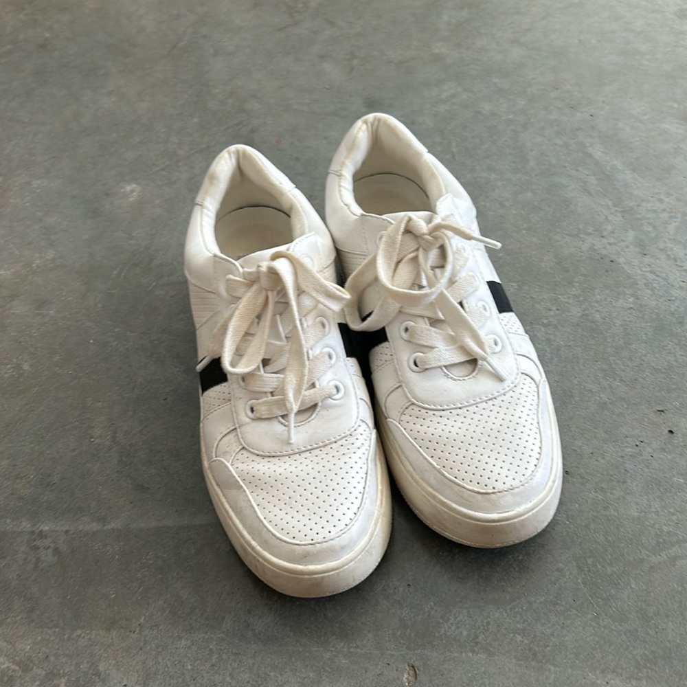 Steve madden cream and black sneakers